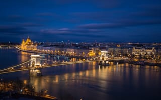 Картинка ночь, огни, парламент, река, Венгрия, мост, Будапешт