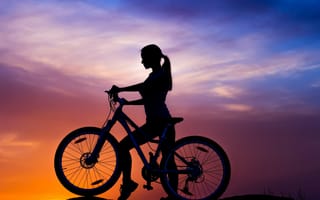 Картинка mountain, закат, bike, силуэт, спорт, небо, велосипед, байк, девушка