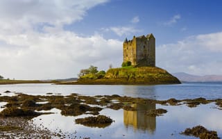Картинка Шотландия, остров, башня, озеро Лох Линн, замок Сталкер, небо, облака