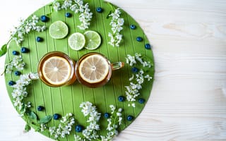 Картинка цветы, стакан, лимон, черника, чай, стол, ягоды