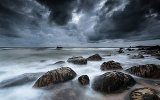Картинка Франция, Кельтское море, хмурое небо, тучи, камни