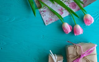 Картинка цветы, тюльпаны, romantic, hearts, tulips, flowers, wood, розовые, spring, pink, gift, подарок