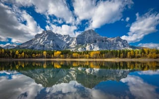 Картинка облака, Канада, осень, озеро, деревья, Canada, Canadian Rockies, Wedge Pond, Пруд Ведж, Альберта, лес, горы, Канадские Скалистые горы, Alberta, отражение