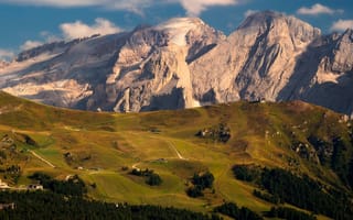 Картинка поле, лес, природа, горы, свет, пейзаж, облака, небо