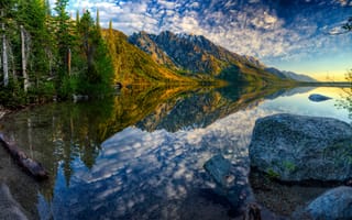 Картинка Jenny Lake, Вайоминг, горы, осень, лес, камень, озеро, hdr, США, небо