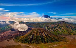 Обои Индонезия, облака, Tengger, Ява, небо, действующий вулкан Бромо, вулканический комплекс-кальдеры Тенгер