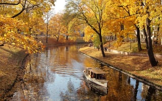 Картинка природа, лодка, осень, река, nature, fall, autumn, river, trees, листопад, boat, алея, парк, деревья, Park, alley