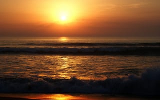 Картинка песок, море, summer, сумерки, seascape, sunset, берег, солнце, лето, sea, волны, beach, пляж, golden, небо, закат