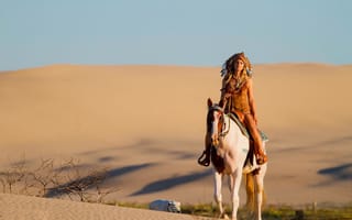 Картинка головной убор, лошадь, девушка, пустыня, собака, песок, конь