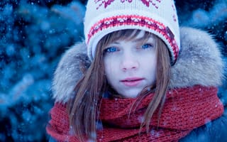 Обои снег, шарф, зима, портрет, шапка, девочка