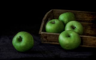 Картинка яблоки, зелёные яблоки, ящик, тёмный