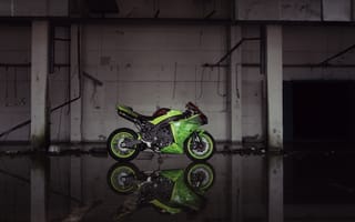 Картинка yamaha, р1, зеленая, bike, yzf-r1, мотоцикл, здание, green, опоры, ямаха, профиль