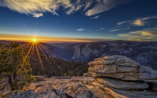 Картинка Yosemite National Park, камни, небо, закат, солнце, горы, скалы, деревья
