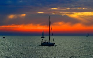 Картинка небо, парус, закат, море, лодки, облака