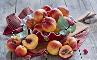 Картинка нектарин, персики, посуда, листья, Anna Verdina, доска, фрукты, малина, ягоды