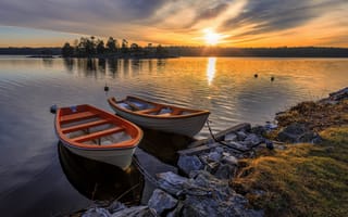 Картинка закат, лодки, озеро