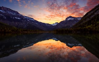 Картинка лес, небо, пейзаж, закат, облака, природа, озеро, горы