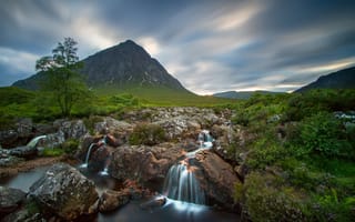 Картинка Шотландия, небо, река, деревья, гора, камни, водопад