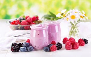 Картинка йогурт, малина, ромашки, ягоды, ежевика, черника, десерт, цветы, баночки