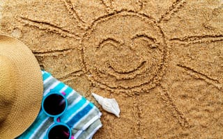 Картинка песок, море, солнце, отдых, пляж, summer, vacation, лето, sea, seashell, beach, sand, очки, ракушки, шляпа, полотенце