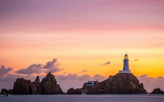 Картинка море, облака, природа, скалы, закат, камни, пейзаж, маяк