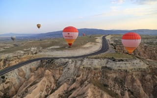 Картинка Каппадокия, Турция, воздушный шар, дорога, небо, горы
