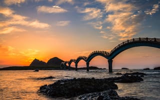 Картинка море, небо, рассвет, скалы, мост, закат, облака, камни