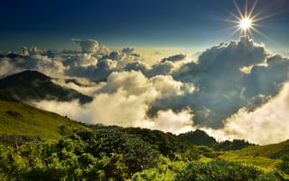 Картинка зелень, лето, пейзаж, свет, облака, лучи, солнце, горы