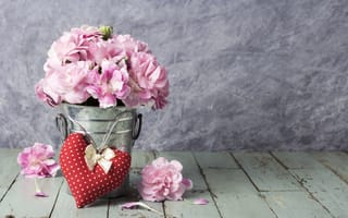 Обои любовь, лепестки, vintage, розовые, pink, цветы, beautiful, love, ведро, romantic, heart, flowers, сердце, wood