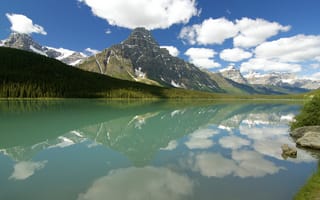 Картинка Mount Chephren, отражение, Banff National Park, Waterfowl Lake, облака, горы, лес, Альберта, небо, Канада, озеро