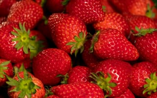 Обои ягоды, sweet, клубника, berries, wood, strawberry, fresh, спелая, красные