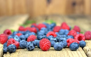 Картинка ягоды, малина, черника, blueberry, голубика, raspberry, fresh, wood, berries