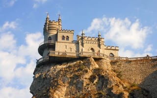 Картинка Крым, Гаспра, облака, скала, Ласточкино гнездо, небо, замок, мыс Ай-Тодор