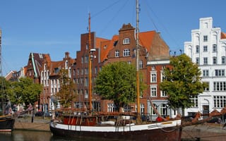 Картинка Lübeck, здания, галеас, набережная, Германия, Germany, парусник, Любек