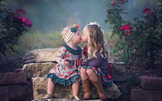 Картинка девочки, сёстры, поцелуйчик, дети
