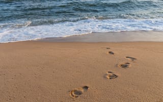 Картинка песок, море, пляж, волны, footprints, summer, лето, beach, wave, seascape, sand, sea, берег