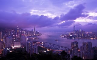 Картинка Китай, освещение, вечер, панорама, небо, тучи, Braemar Hill, залив, небоскребы, сиреневое, Гонконг, Victoria Harbour