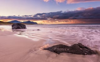 Картинка песок, море, облака, горы, волны, пейзаж, небо, пляж