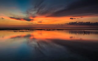 Картинка небо, облака, тучи, отражение, темнота, река, закат, природа