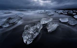 Картинка лед, зима, берег, волны, море, пасмурно, темнота, тучи