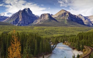 Картинка banff national park, река, деревья, Альберта, небо, облака, Канада, осень, дорога, лес, горы
