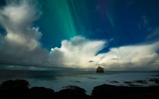 Картинка море, небо, камни, ночь, звезды, природа, облака, темнота