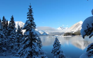 Картинка зима, снег, озеро, небо, горы, деревья