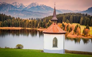Картинка осень, лес, берег, церковь, здания, горы, крест, часовня
