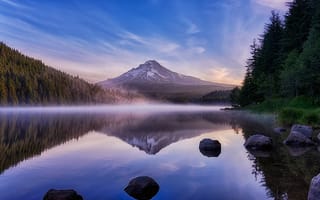 Картинка лес, облака, горы, озеро, синева, камни, берег, отражение
