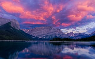 Картинка лес, облака, пейзаж, горы, скалы, закат, природа, водоем