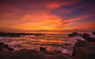 Картинка море, волны, камни, скалы, закат, красный, небо, облака