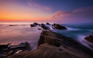 Картинка море, небо, скалы, пейзаж, камни, облака, берег, закат