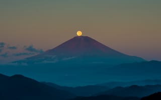 Картинка Япония, остров Хонсю, небо, 富士山, луна, ночь, стратовулкан, гора, Сентябрь, Фудзияма, осень