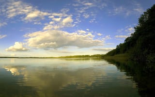 Картинка озеро, отражение, горизонт, пейзаж, облака, небо, сопка